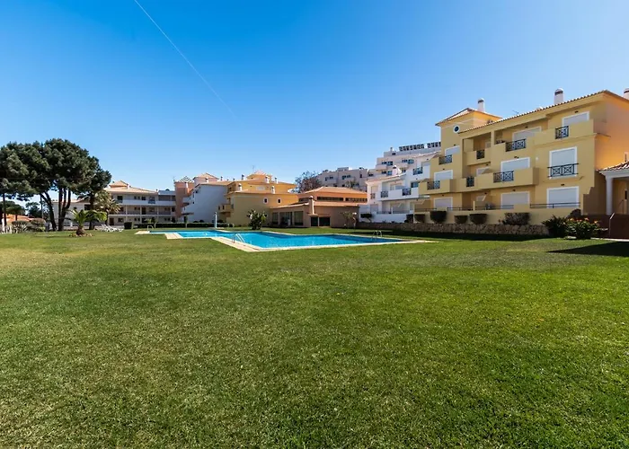 House Santa Eulalia, Αλμπουφέιρα