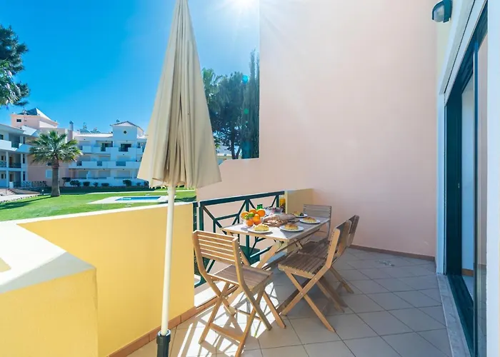 House Santa Eulalia, Αλμπουφέιρα